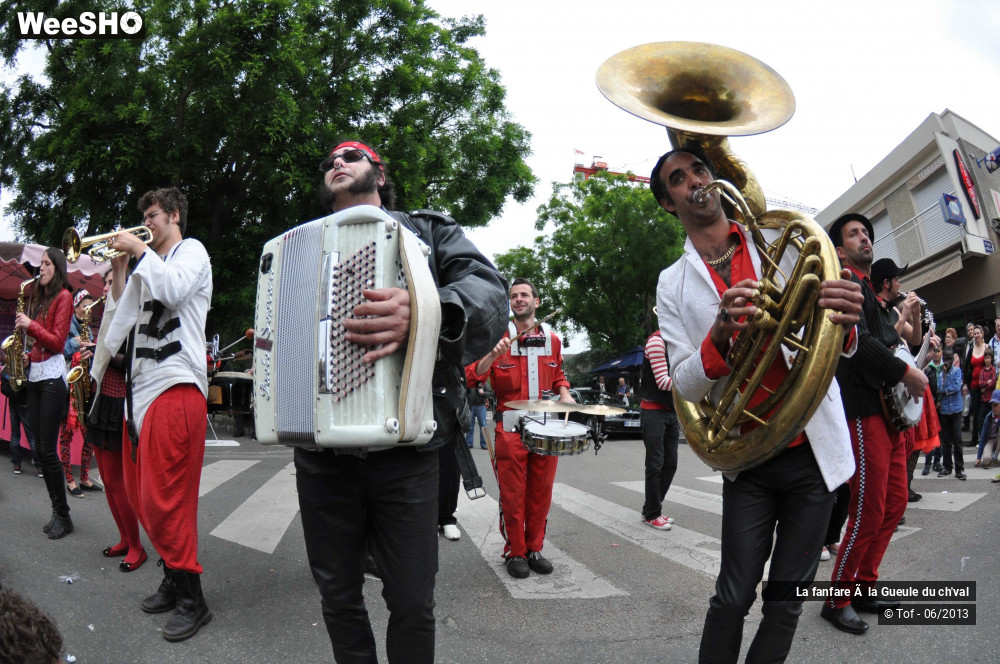 10/56 photos du spectacle La fanfare à la Gueule du ch'val